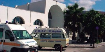 Θρήνος στην Πάρο, 3χρονο παιδί καταπλακώθηκε από γκαραζόπορτα