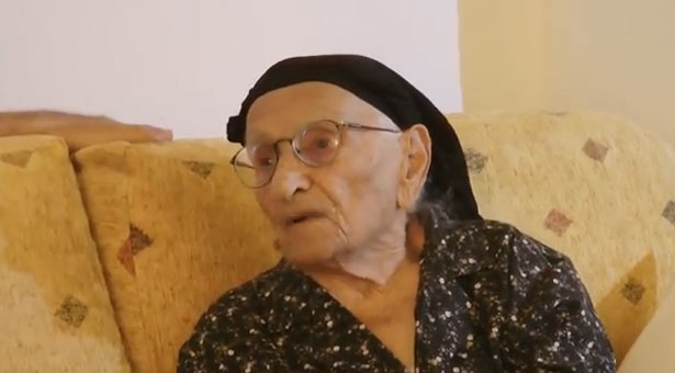 Η γιαγιά Παρθένα Σαχινίδου εξιστορεί τα εγκλήματα των Τούρκων. Συγκλονιστική εξομολόγηση