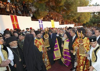 Ποντιακοί σύλλογοι και πλήθος κόσμου στην υποδοχή του Οικουμενικού Πατριάρχη