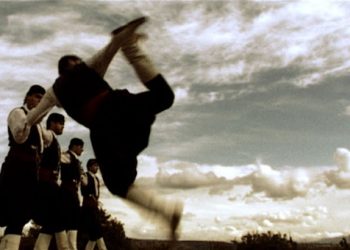 Οι Αυστριακοί μαθαίνουν συρτό, πεντοζάλη και χασαποσέρβικο!