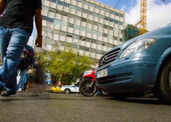 Απατεώνες πέφτουν στις ρόδες αυτοκινήτων και ζητούν αποζημίωση