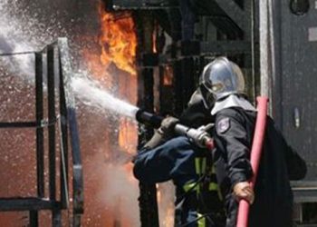 Φωτιά σε πολυκατοικία στον Εύοσμο – Πηδούσαν από μπαλκόνια για να σωθούν (βίντεο) 2