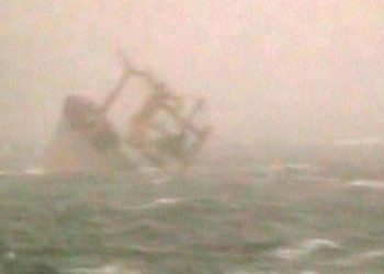 Θρίλερ με βύθιση φορτηγού πλοίου στην Κρήτη - Υπάρχουν αγνοούμενοι