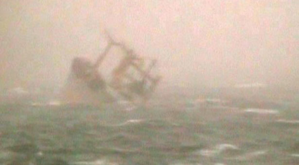 Θρίλερ με βύθιση φορτηγού πλοίου στην Κρήτη - Υπάρχουν αγνοούμενοι