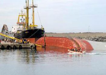 Ένας νεκρός σε πλοίο σε λιμάνι στον Πόντο