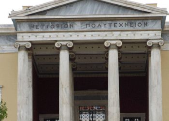 Κουκουλοφόροι εισέβαλαν στο Πολυτεχνείο