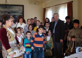Ποντιακά κάλαντα κατέκλυσαν το Δημαρχείο Πρέβεζας!