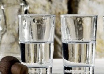 Μεγάλες ποσότητες επικίνδυνου τσίπουρου εντόπισε η ΑΑΔΕ
