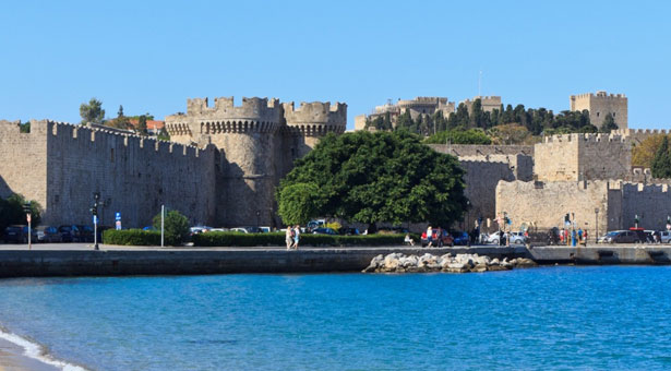 Ύμνοι για τη Ρόδο από την Huffington Post. Έχει τα πιο καταγάλανα νερά στη γη