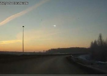 Απίστευτο: Μετεωρίτες πέφτουν στη Γη και προκαλούν εκρήξεις