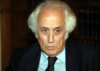 Ο Ρουπακιώτης αρνείται να υπογράψει τα μέτρα