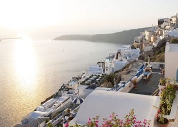 Οι τιμές παίρνουν φωτιά στους ελληνικούς δημοφιλείς προορισμούς