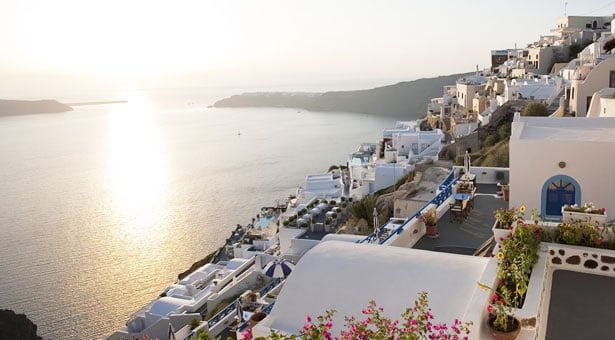 Οι τιμές παίρνουν φωτιά στους ελληνικούς δημοφιλείς προορισμούς