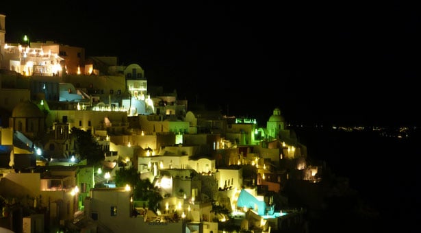 Σκηνές Φαρ Ουέστ στην Σαντορίνη