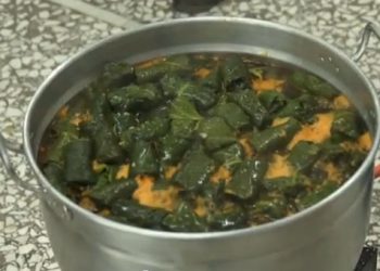 Ο Σύλλογος Ποντίων Λαυρίου μας μαθαίνει να φτιάχνουμε σαρμάδες και πιροσκί!  Βίντεο