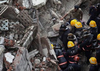 Γέφυρα κατέρρευσε και σκότωσε 6 άστεγους