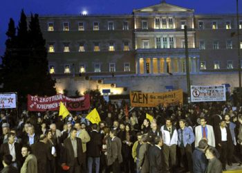 Σε εξέλιξη οι συγκεντρώσεις στο Σύνταγμα