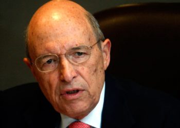 Στο στόχαστρο ο Σημίτης. Άγνωστοι έβαλαν βόμβα στο εξοχικό του