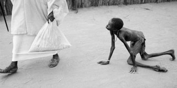 Η φωτογραφία που ραγίζει καρδιές και σόκαρε τη δύση