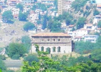 Οι Τούρκοι γκρεμίζουν τον Προφήτη Ηλία στη Σμύρνη