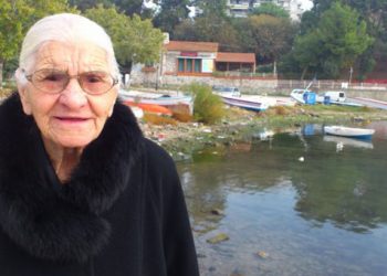 Οι Αγγλογάλλοι μας κόβανε τα χέρια το '22 στη Σμύρνη. Η 96χρονη κ. Ελευθερία θυμάται...