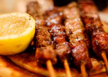 Ποιο ελληνικό χωριό βραβεύτηκε για τα σουβλάκια του;
