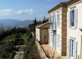 Στην ουρά για σπίτι στην Ελλάδα οι Βρετανοί