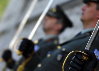 Σοκ για τους απόστρατους οι νέες περικοπές των συντάξεων