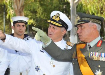 Καρφώματα και χτυπήματα κάτω από τη μέση στο ΥΠΕΘΑ