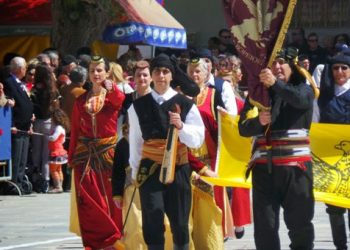 Με λύρες στα χέρια παρήλασαν τα παιδιά του Συλλόγου Ποντίων Σύρου