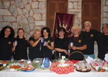 Ο Σύλλογος Ποντίων Σύρου τίμησε τον Μάνο Χατζιδάκι με ένα εντυπωσιακό αφιέρωμα