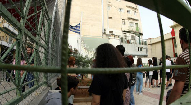 Σοκ για μαθητές - Επιστρέφουν πρόωρα στα σχολεία την Τετάρτη του Πάσχα!