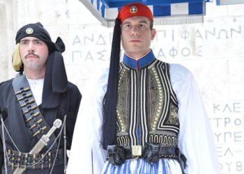 Σείστηκε το Σύνταγμα στην αλλαγή φρουράς με Πόντιους εύζωνες! Εκπληκτικές φωτογραφίες