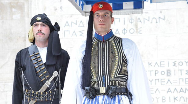 Σείστηκε το Σύνταγμα στην αλλαγή φρουράς με Πόντιους εύζωνες! Εκπληκτικές φωτογραφίες