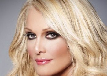 Η Νατάσα Θεοδωρίδου καλημερίζει από μίλια μακριά