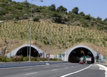 Τροχαίο με 8 αυτοκίνητα σε τούνελ στη Θεσσαλονίκη