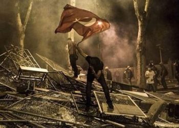 Τουρκία: Εμπόλεμη ζώνη η πλατεία Ταξίμ