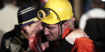 Εθνικό πένθος στην Τουρκία - Δεκάδες νεκροί σε ορυχείο - Εκατοντάδες παγιδευμένοι στα έγκατα της Γης