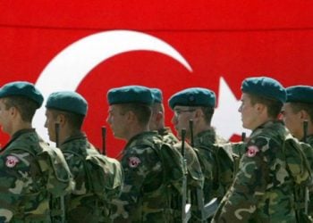 Η Τουρκία μειώνει τη στρατιωτική θητεία