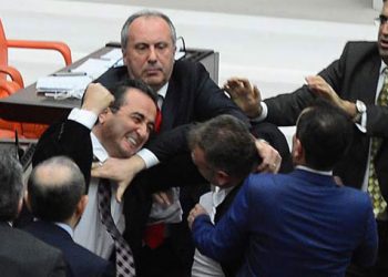 Άγριο ξύλο στην Τουρκική Βουλή! Φωτογραφίες
