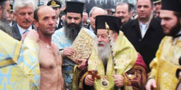 Αγιασμός των υδάτων με τραυματισμό στα Τρίκαλα