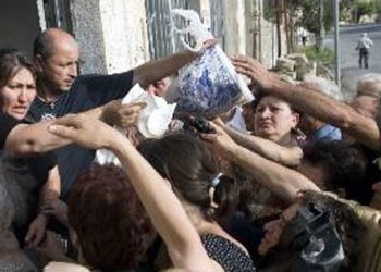 Ξάνθη: Ποδοπατήθηκαν για μια σακούλα τρόφιμα