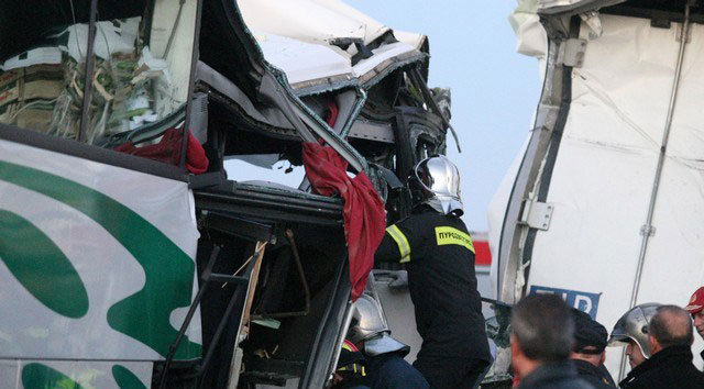 Τραγωδία στα Μάλγαρα. Δύο φοιτήτριες νεκρές, ο οδηγός ακρωτηριάστηκε