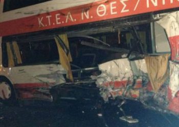 Σφοδρό τροχαίο στα Τέμπη με έναν νεκρό και δεκάδες τραυματίες