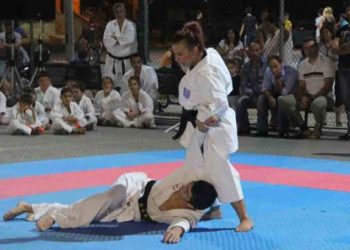 Σπάραξαν καρδιές στην κηδεία της Αντωνίας Τσαμουρίδου και του αδελφού της
