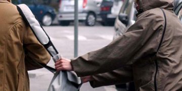 Μαχαίρωσε φοιτήτρια για να της πάρει την τσάντα