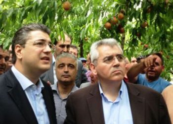 Ο Τζιτζικώστας στις πληγείσες από το χαλάζι περιοχές