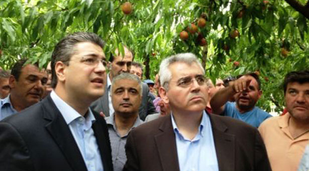 Ο Τζιτζικώστας στις πληγείσες από το χαλάζι περιοχές