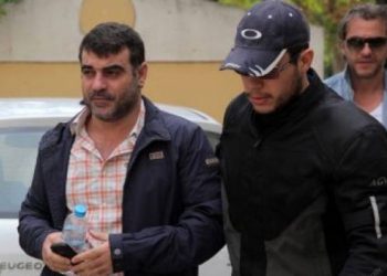 Bild: "Πολιτική φάρσα" η σύλληψη Βαξεβάνη