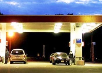 Οδηγός για να μην πληρώσει στο βενζινάδικο παρέσυρε γυναίκα. Βίντεο